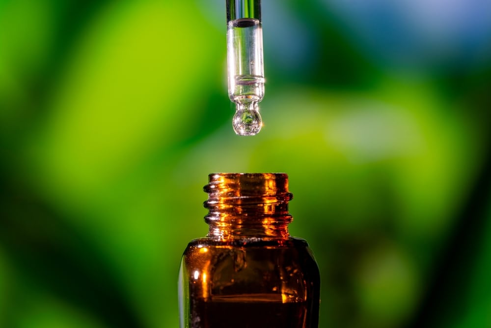 glass-pipette-liquid-above-bottle